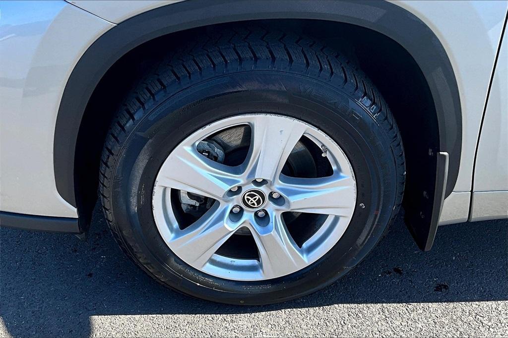 used 2024 Toyota Highlander car, priced at $32,934
