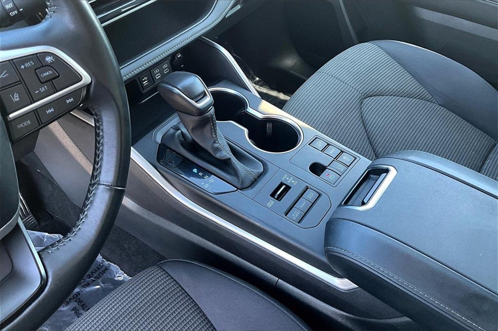 used 2024 Toyota Highlander car, priced at $31,542
