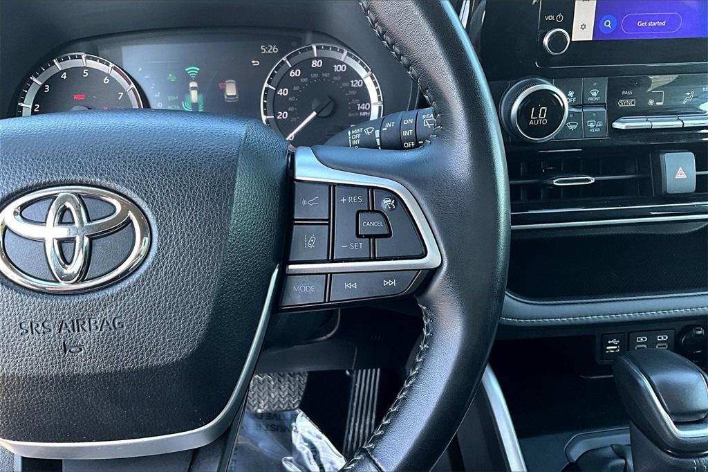 used 2024 Toyota Highlander car, priced at $31,542