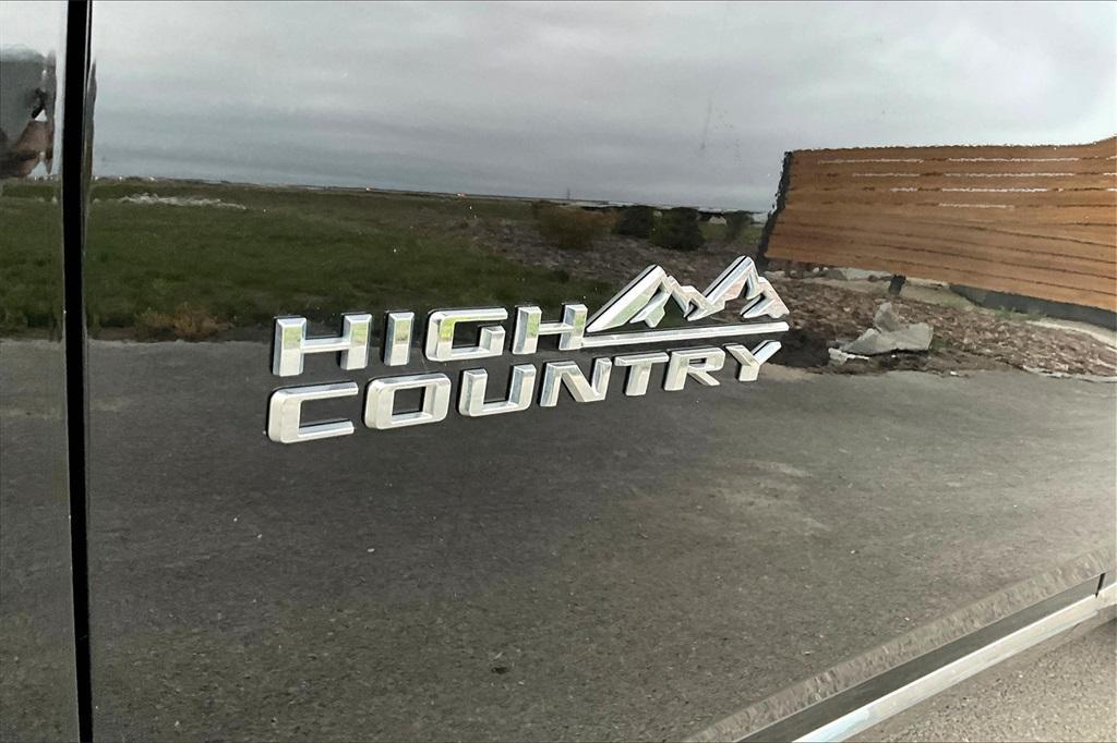 used 2023 Chevrolet Traverse car, priced at $40,295