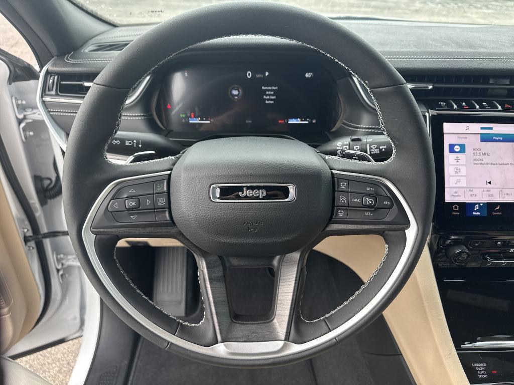 new 2025 Jeep Grand Cherokee car, priced at $50,997