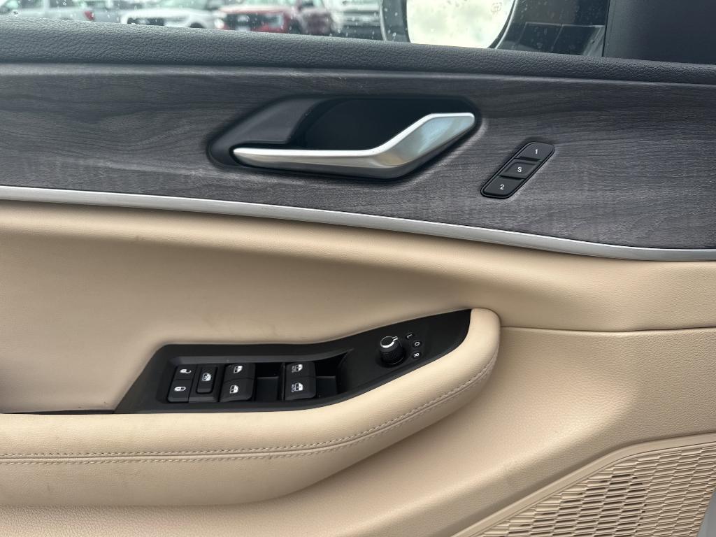new 2025 Jeep Grand Cherokee car, priced at $50,997