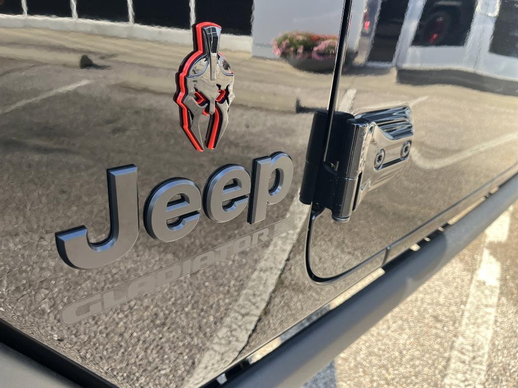 new 2025 Jeep Gladiator car, priced at $59,988
