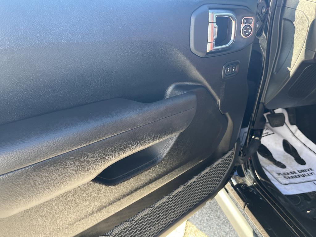 new 2025 Jeep Gladiator car, priced at $59,988