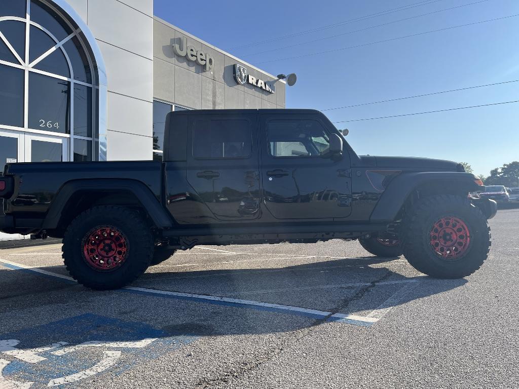 new 2025 Jeep Gladiator car, priced at $59,988