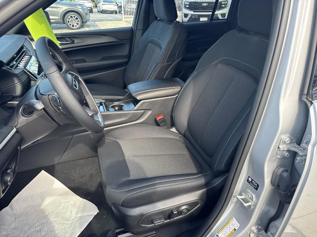 new 2024 Jeep Grand Cherokee car, priced at $38,887