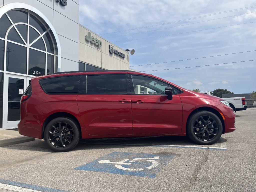 new 2026 Chrysler Pacifica car, priced at $52,139