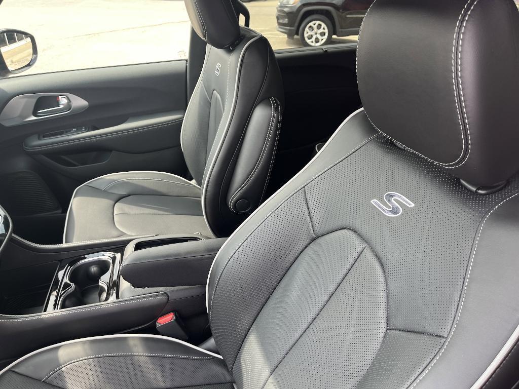 new 2026 Chrysler Pacifica car, priced at $52,139