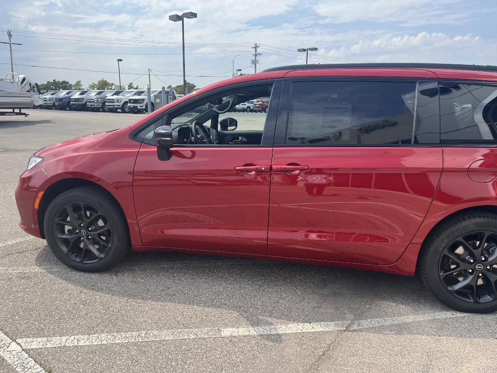 new 2026 Chrysler Pacifica car, priced at $52,139
