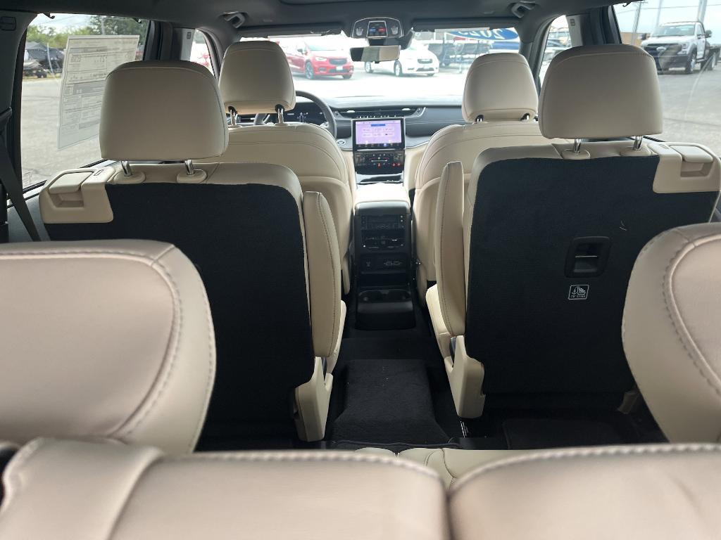new 2025 Jeep Grand Cherokee L car