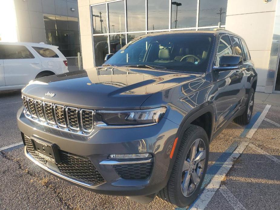 new 2025 Jeep Grand Cherokee car, priced at $49,720