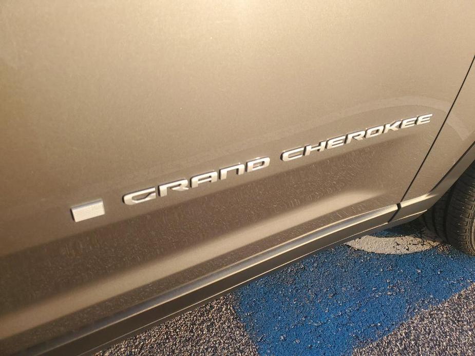 new 2025 Jeep Grand Cherokee car, priced at $49,720