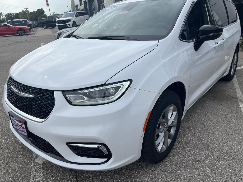 new 2026 Chrysler Pacifica car