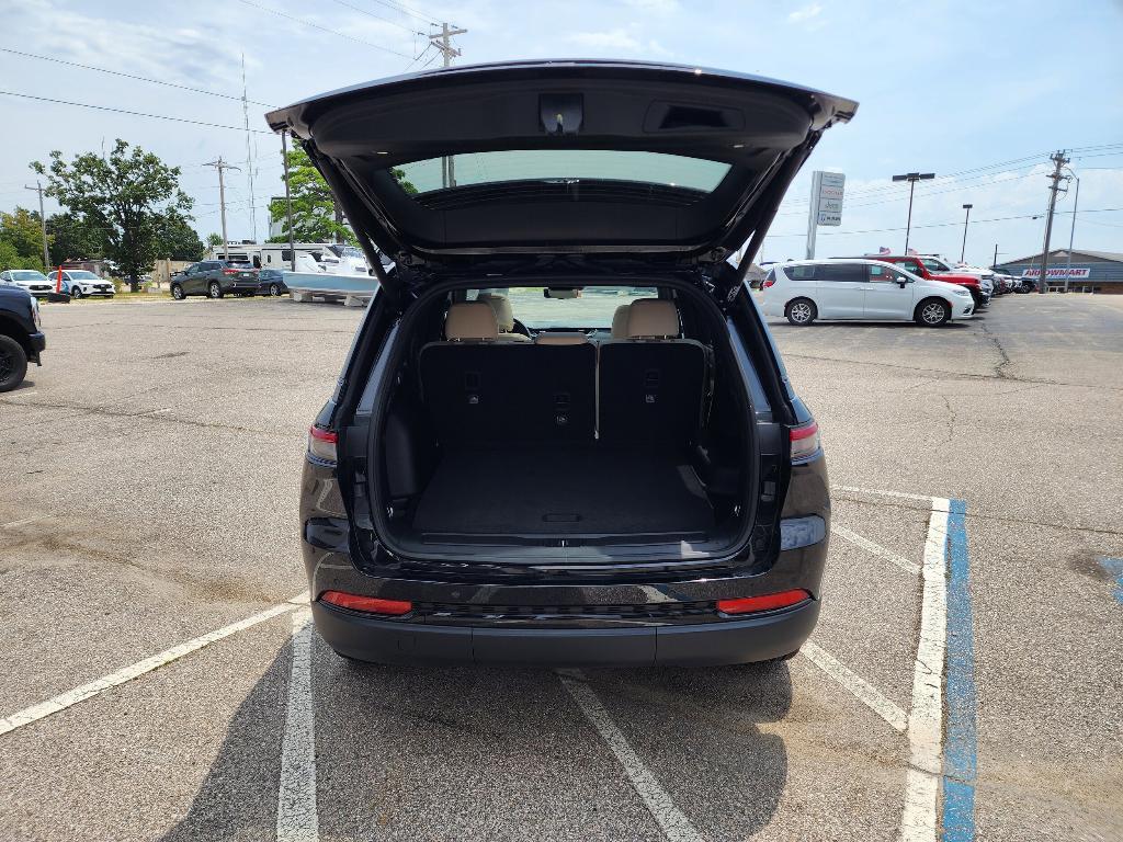 new 2025 Jeep Grand Cherokee car, priced at $51,676