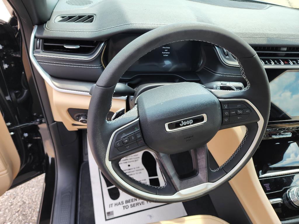 new 2025 Jeep Grand Cherokee car, priced at $51,676
