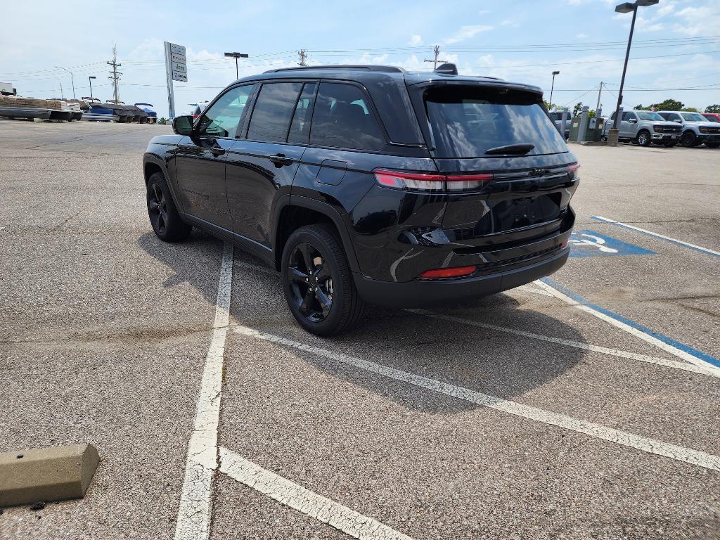 new 2025 Jeep Grand Cherokee car, priced at $51,676
