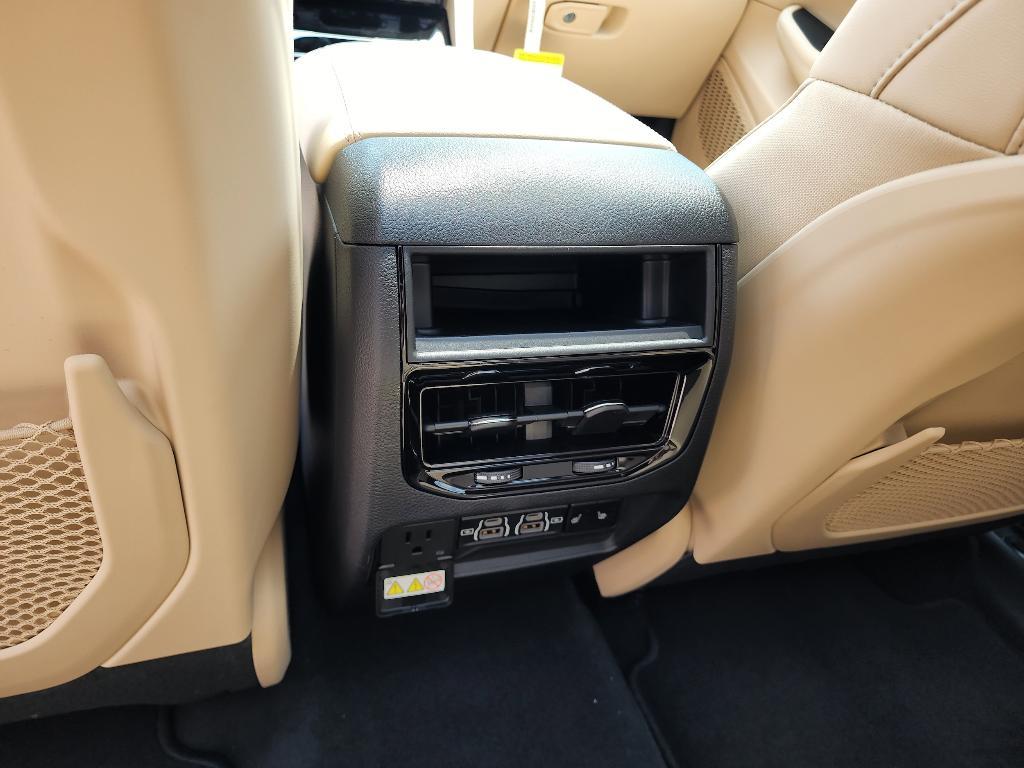 new 2025 Jeep Grand Cherokee car, priced at $51,676
