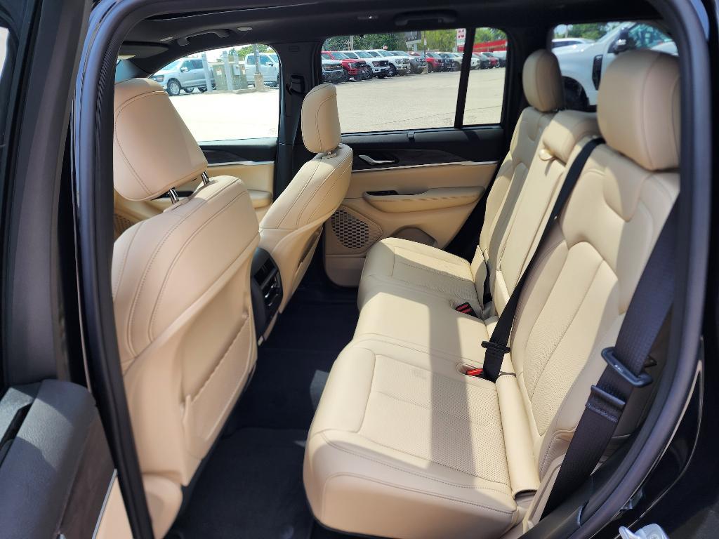 new 2025 Jeep Grand Cherokee car, priced at $51,676