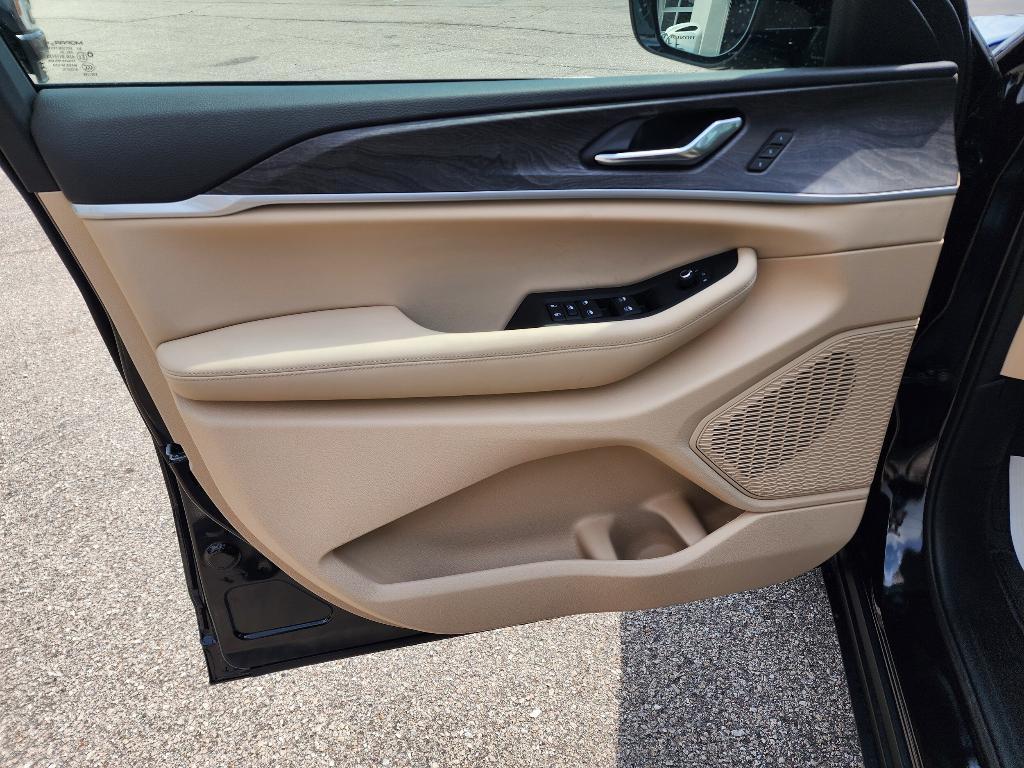 new 2025 Jeep Grand Cherokee car, priced at $51,676