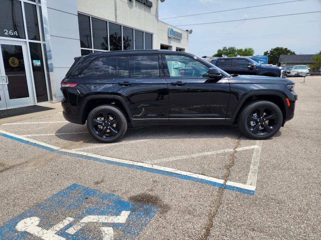 new 2025 Jeep Grand Cherokee car, priced at $51,676