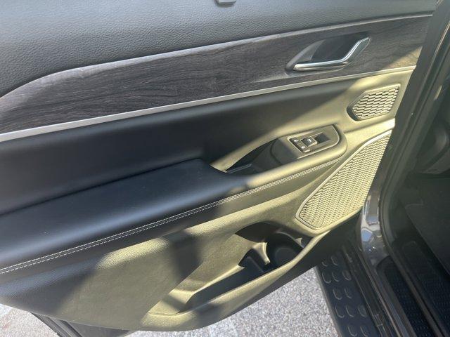 used 2024 Jeep Grand Cherokee L car