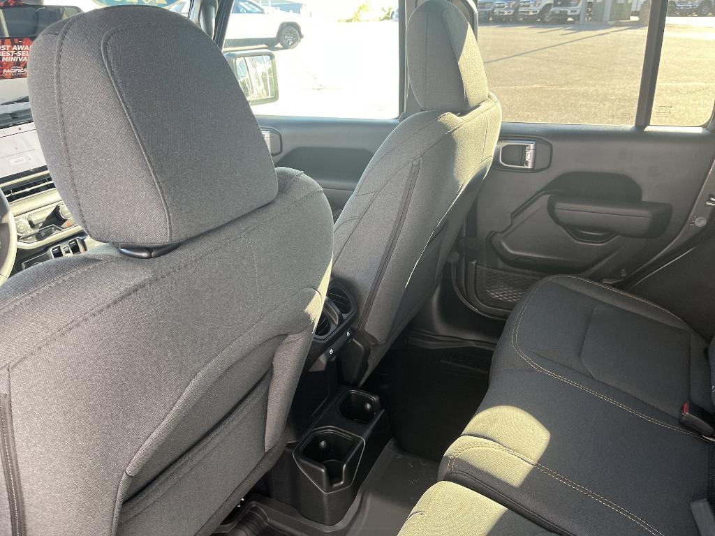 new 2025 Jeep Wrangler car