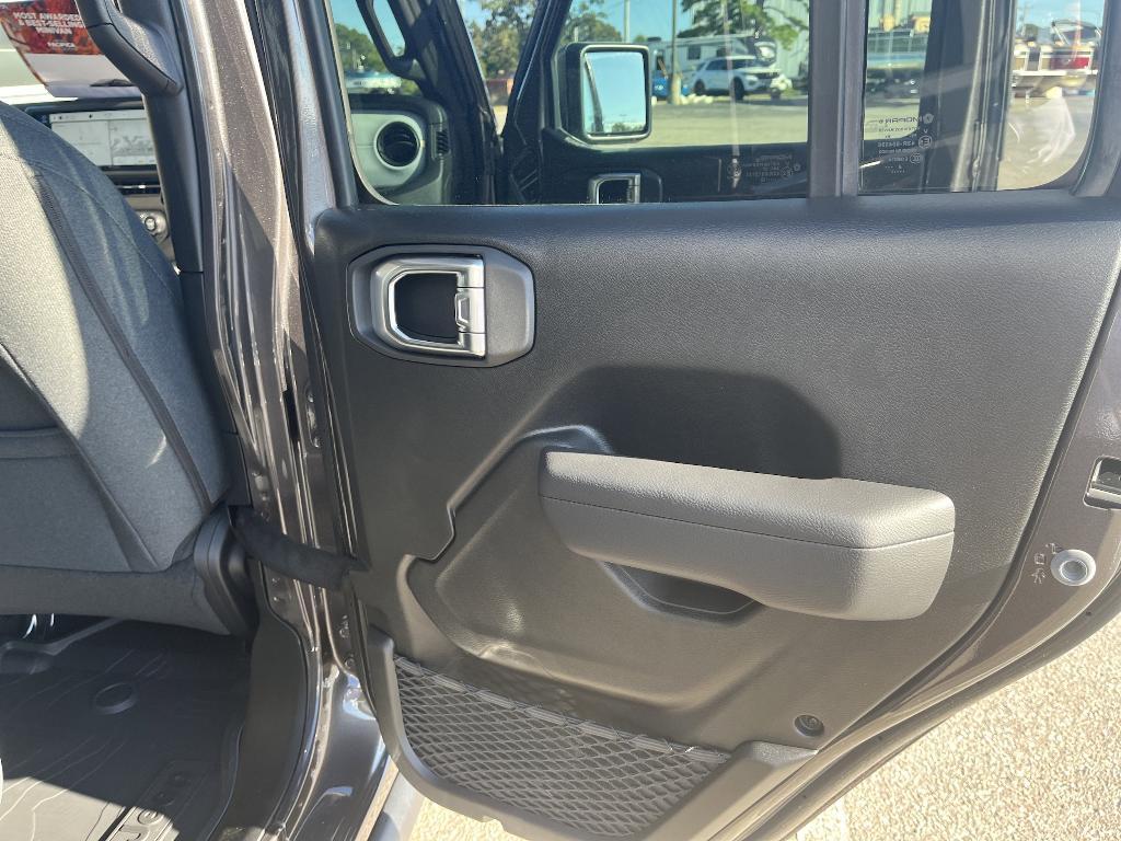 new 2025 Jeep Wrangler car