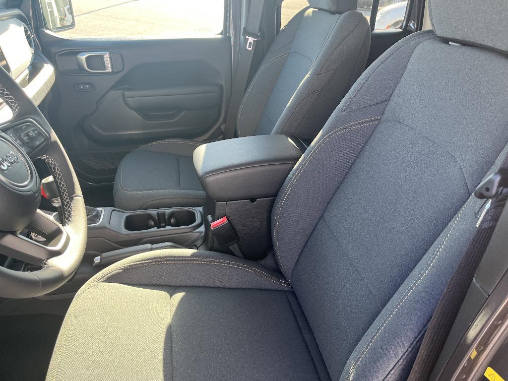 new 2025 Jeep Wrangler car