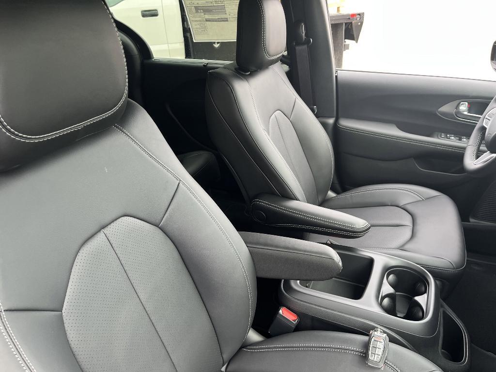 new 2026 Chrysler Pacifica car