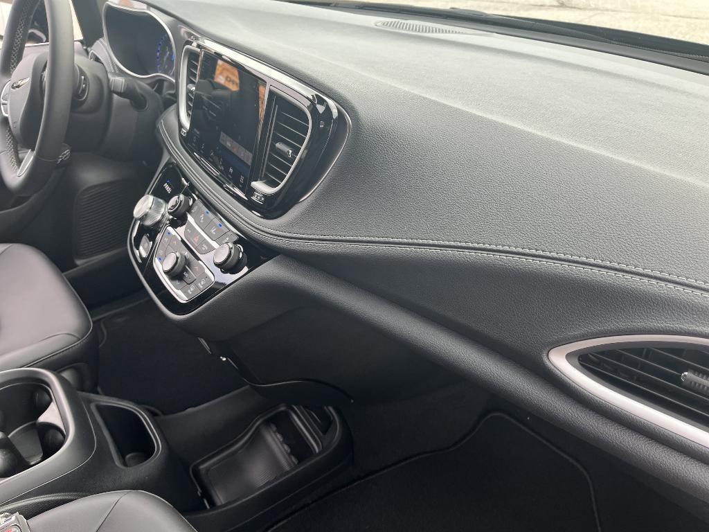 new 2026 Chrysler Pacifica car, priced at $39,288