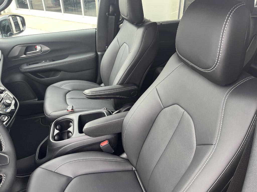 new 2026 Chrysler Pacifica car