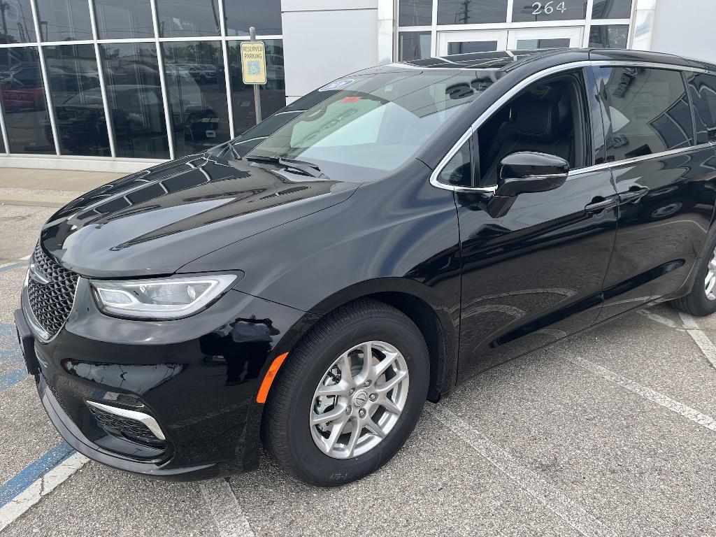 new 2026 Chrysler Pacifica car, priced at $39,288