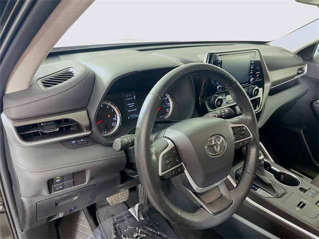 used 2022 Toyota Highlander car, priced at $30,400