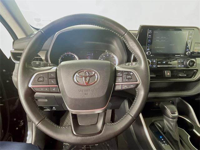 used 2022 Toyota Highlander car, priced at $30,400