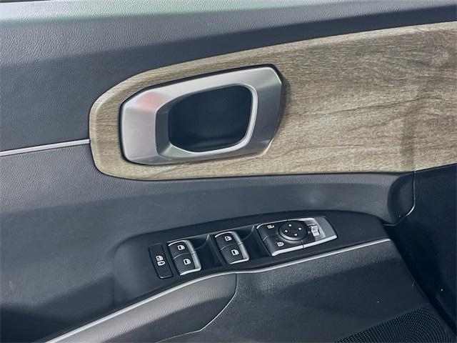 used 2022 Kia Sorento car, priced at $27,900