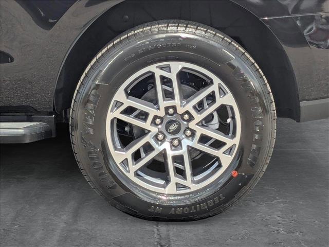 new 2025 Ford Expedition car, priced at $68,210