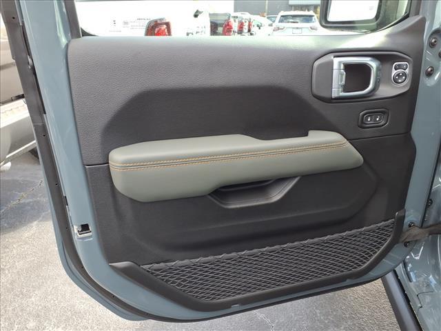 new 2025 Jeep Gladiator car, priced at $55,369