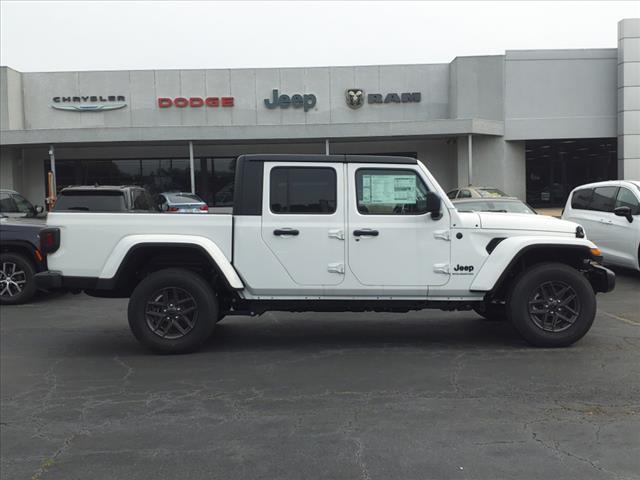 new 2024 Jeep Gladiator car, priced at $39,943