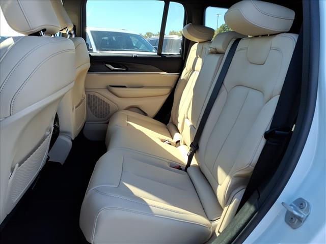 new 2025 Jeep Grand Cherokee car, priced at $43,570