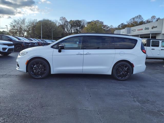 new 2024 Chrysler Pacifica car, priced at $39,295