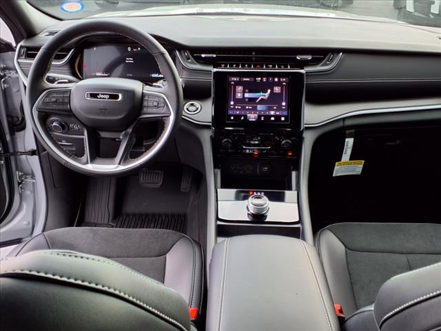 new 2025 Jeep Grand Cherokee car, priced at $45,023