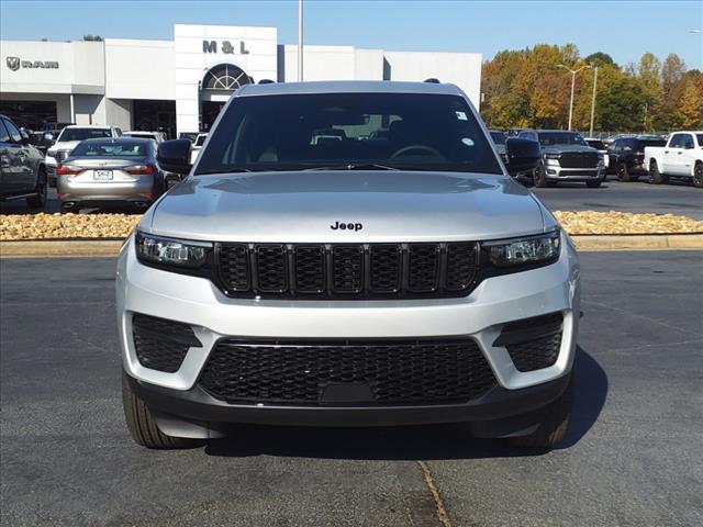 new 2025 Jeep Grand Cherokee car, priced at $40,727