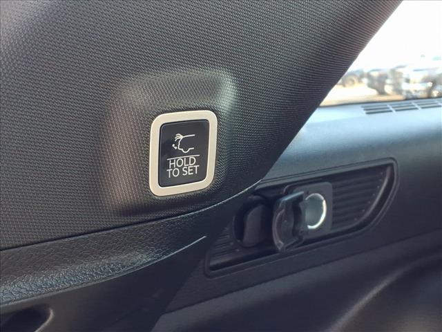 new 2025 Jeep Grand Cherokee car, priced at $43,929