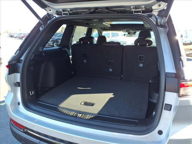 new 2025 Jeep Grand Cherokee car, priced at $43,929