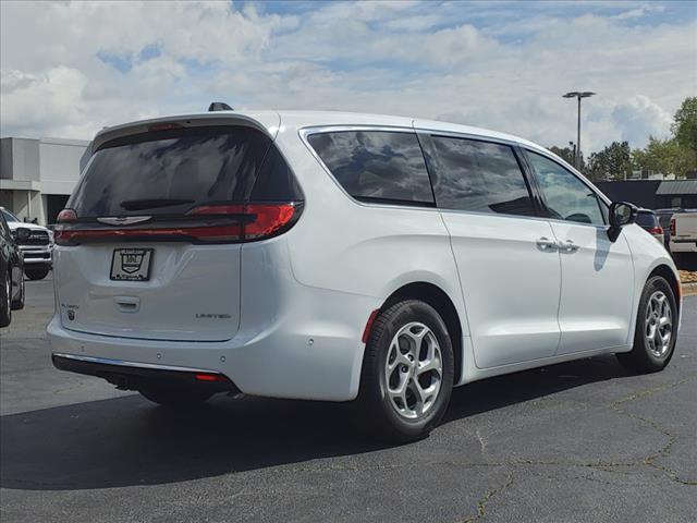 new 2024 Chrysler Pacifica car, priced at $43,835