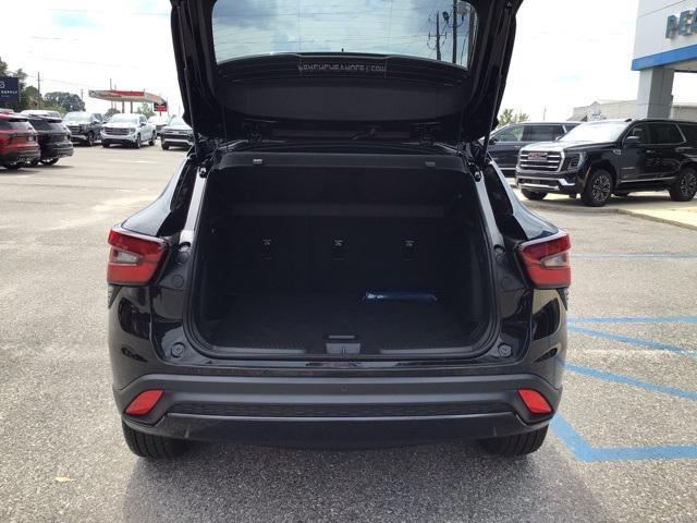 new 2025 Chevrolet Trax car, priced at $23,955