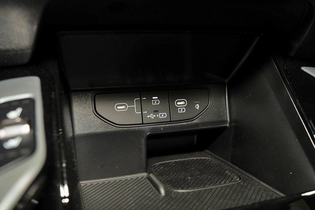 new 2025 Kia Sorento car, priced at $37,697