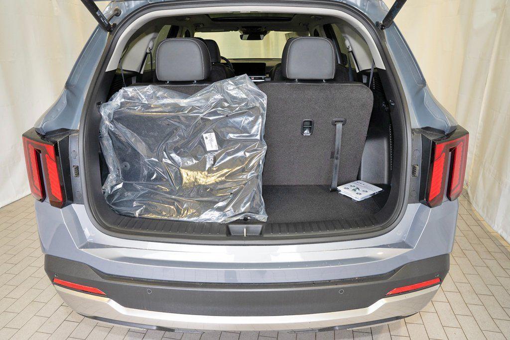 new 2025 Kia Sorento car, priced at $37,697