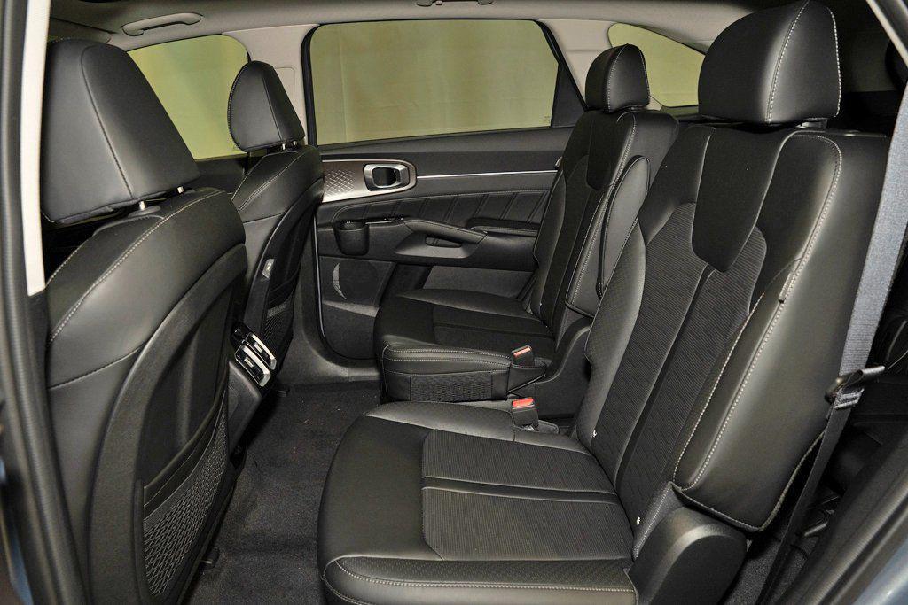 new 2025 Kia Sorento car, priced at $37,697