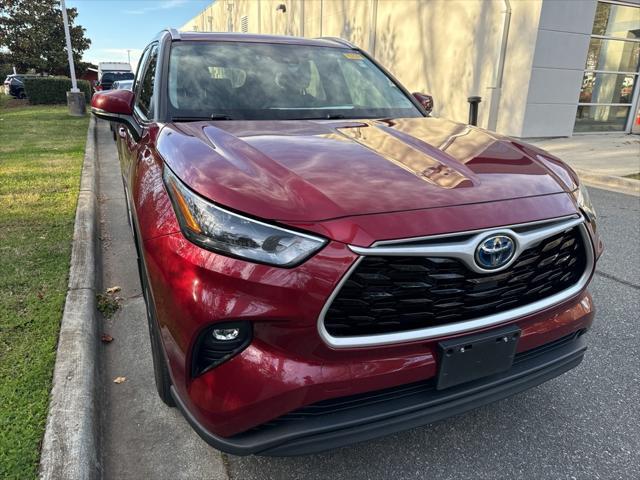 used 2022 Toyota Highlander Hybrid car, priced at $35,441